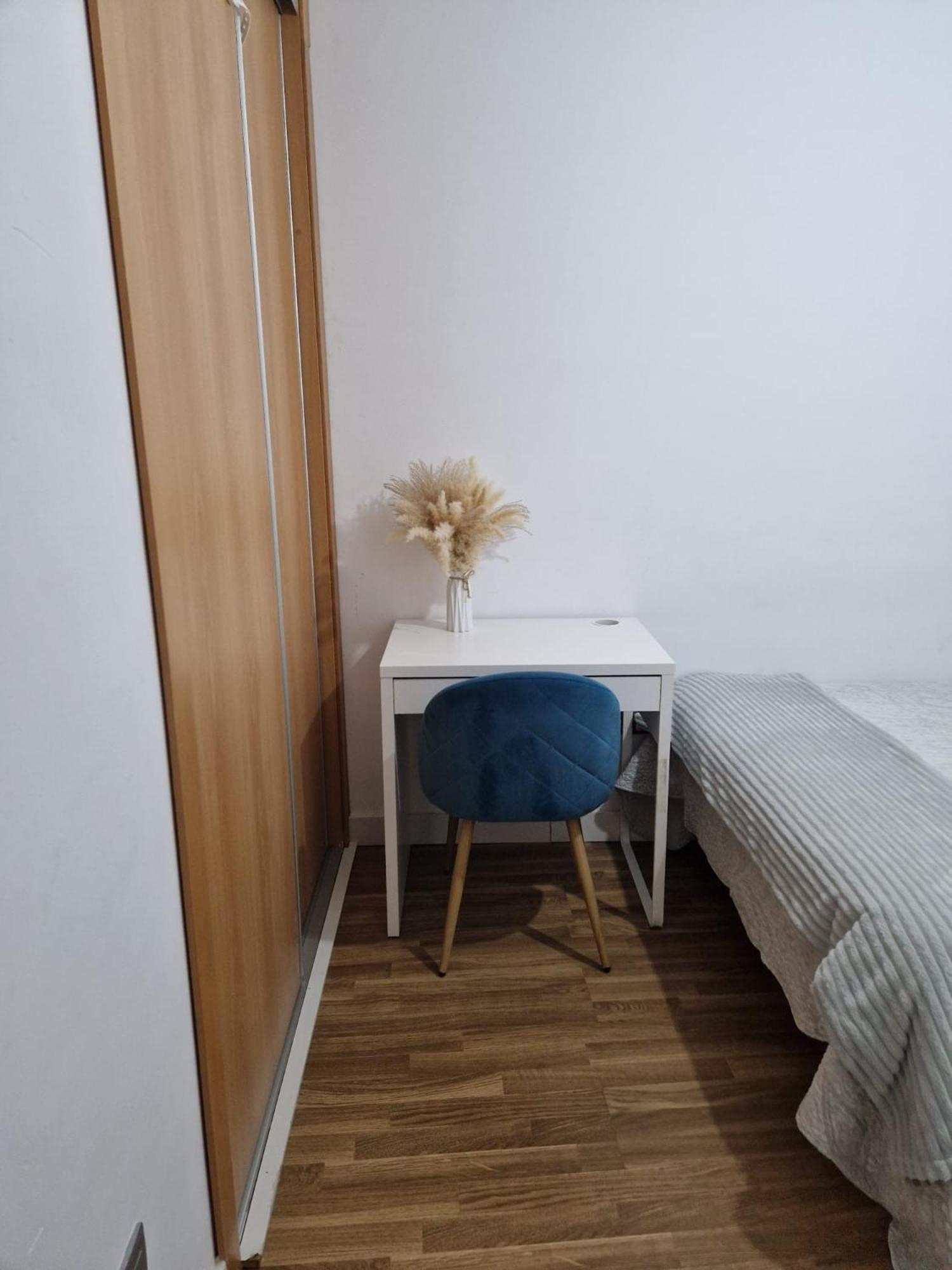 شقة Quarto Com Banheiro Privado Em Apartamento Familiar لقنت المظهر الخارجي الصورة